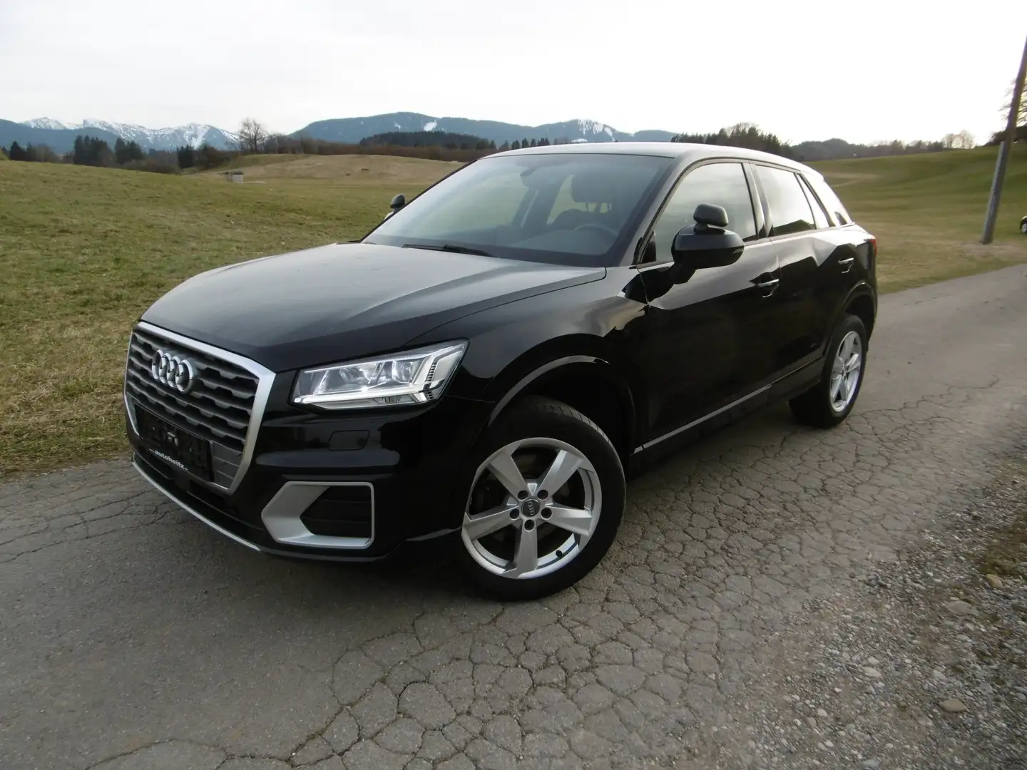 Audi Q2 35 TDI sport AHK Standheizung LED Schwarz - 2