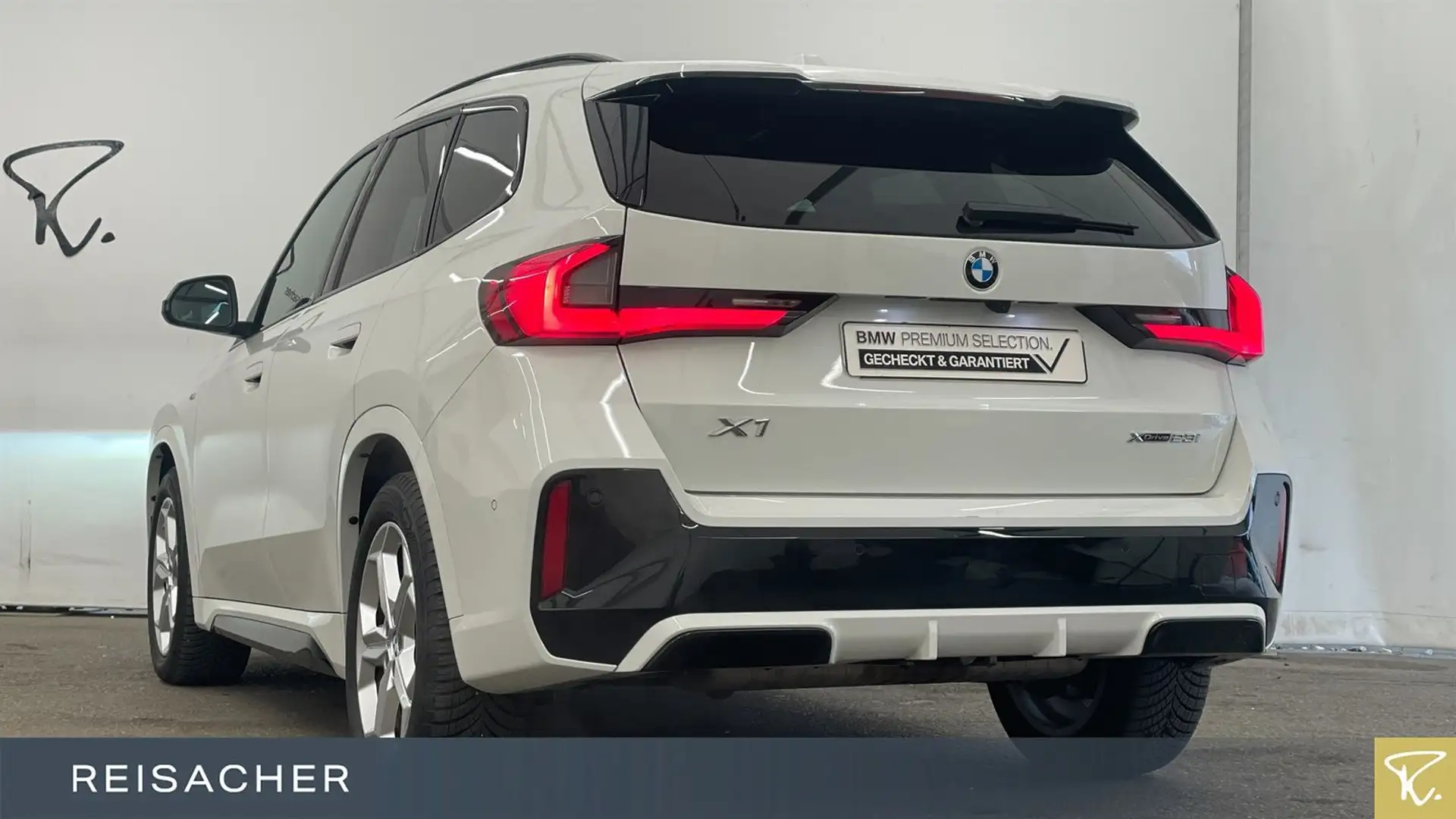 BMW X1 xDrive23i A M-Sport AHK ACC Pano PDC RFK H&K Weiß - 2