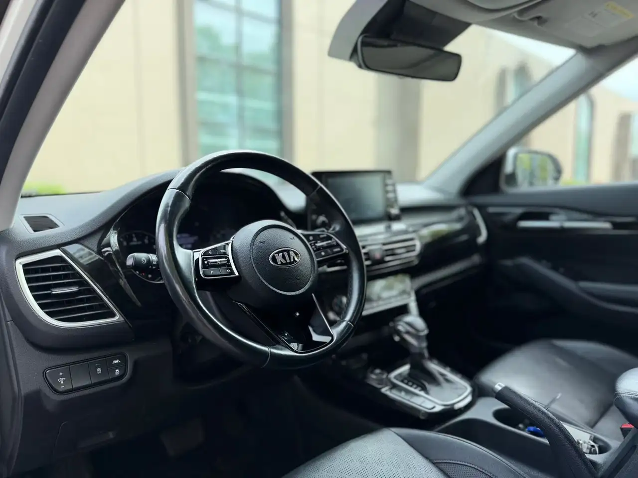 Kia Seltos снимка Kia Seltos