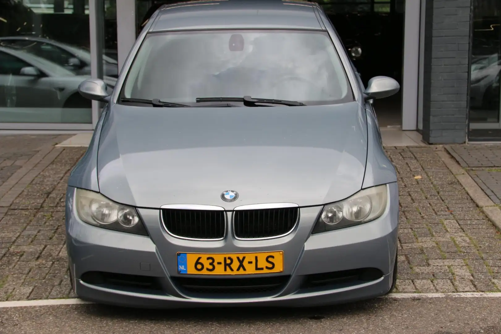 BMW 320 3-serie 320d Dynamic Executive siva - 2