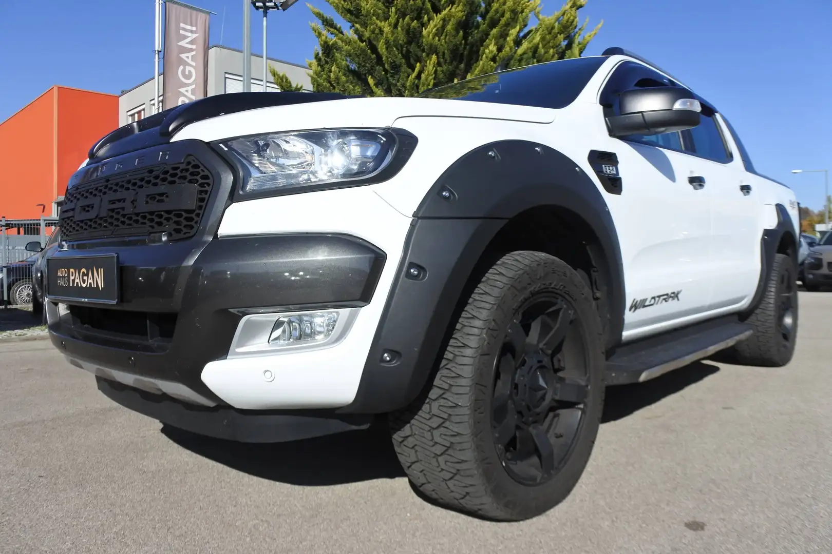 Ford Ranger Ranger Wildtrack mit Raptorumbau 4x4 3,2 TDCi Aut. Wildtrak Weiß - 1