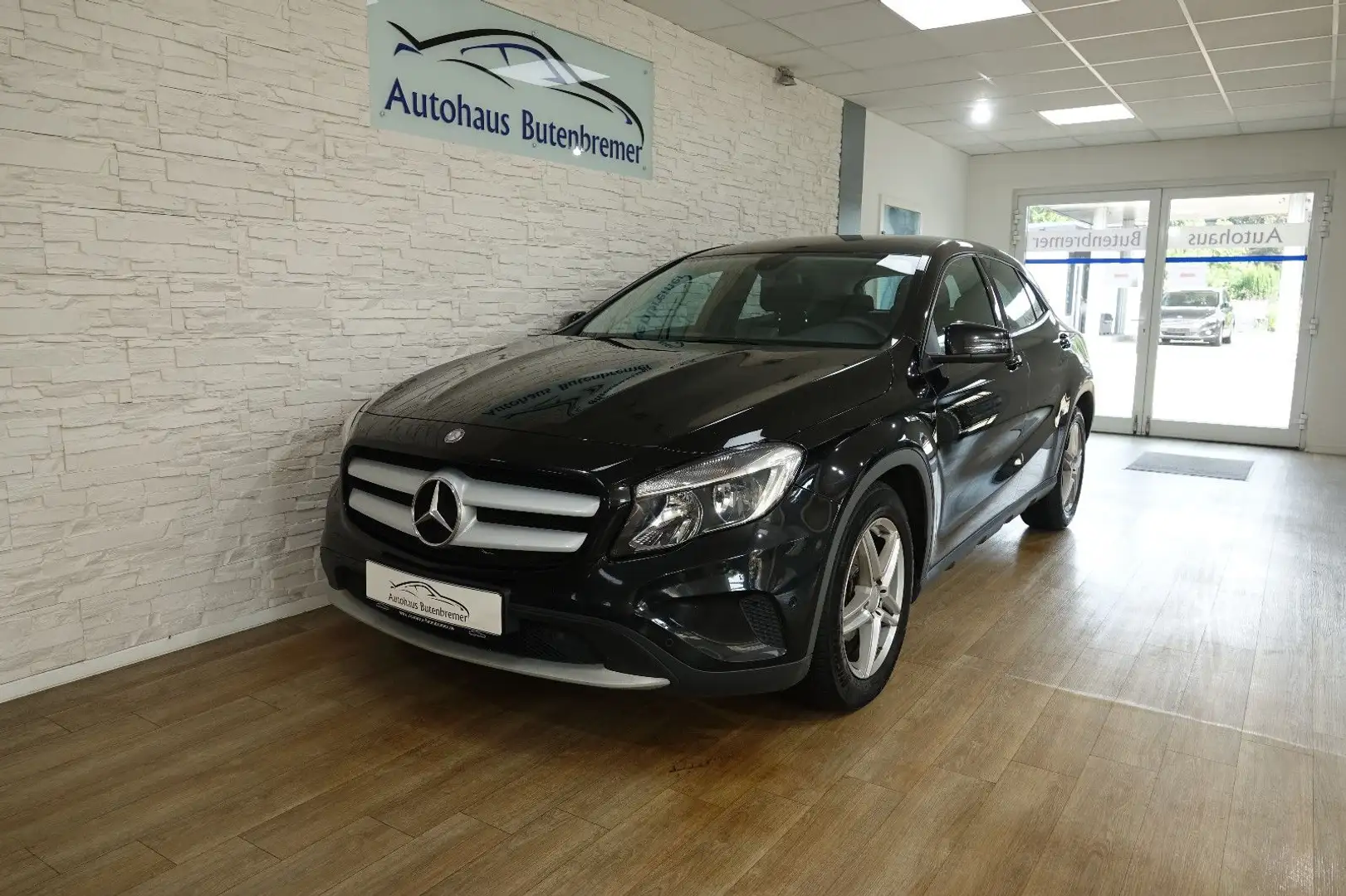 Mercedes-Benz GLA 200 CDI Navi PDC Freispr. Bluetooth LM 17" Černá - 1