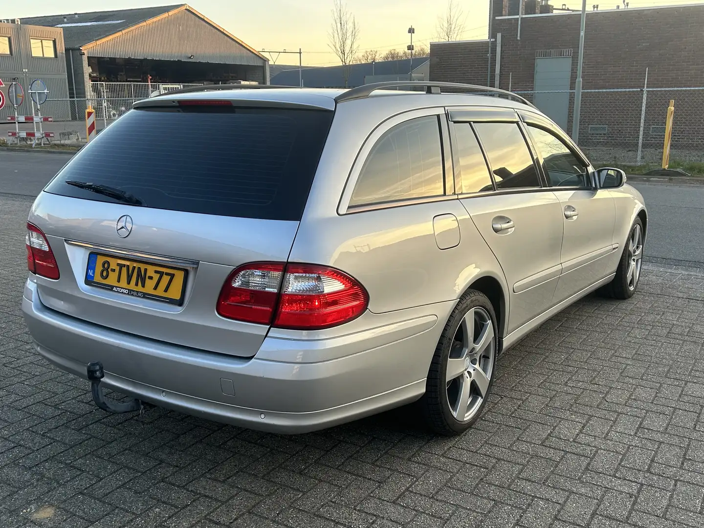 Mercedes-Benz E 240 Classic Grijs - 2