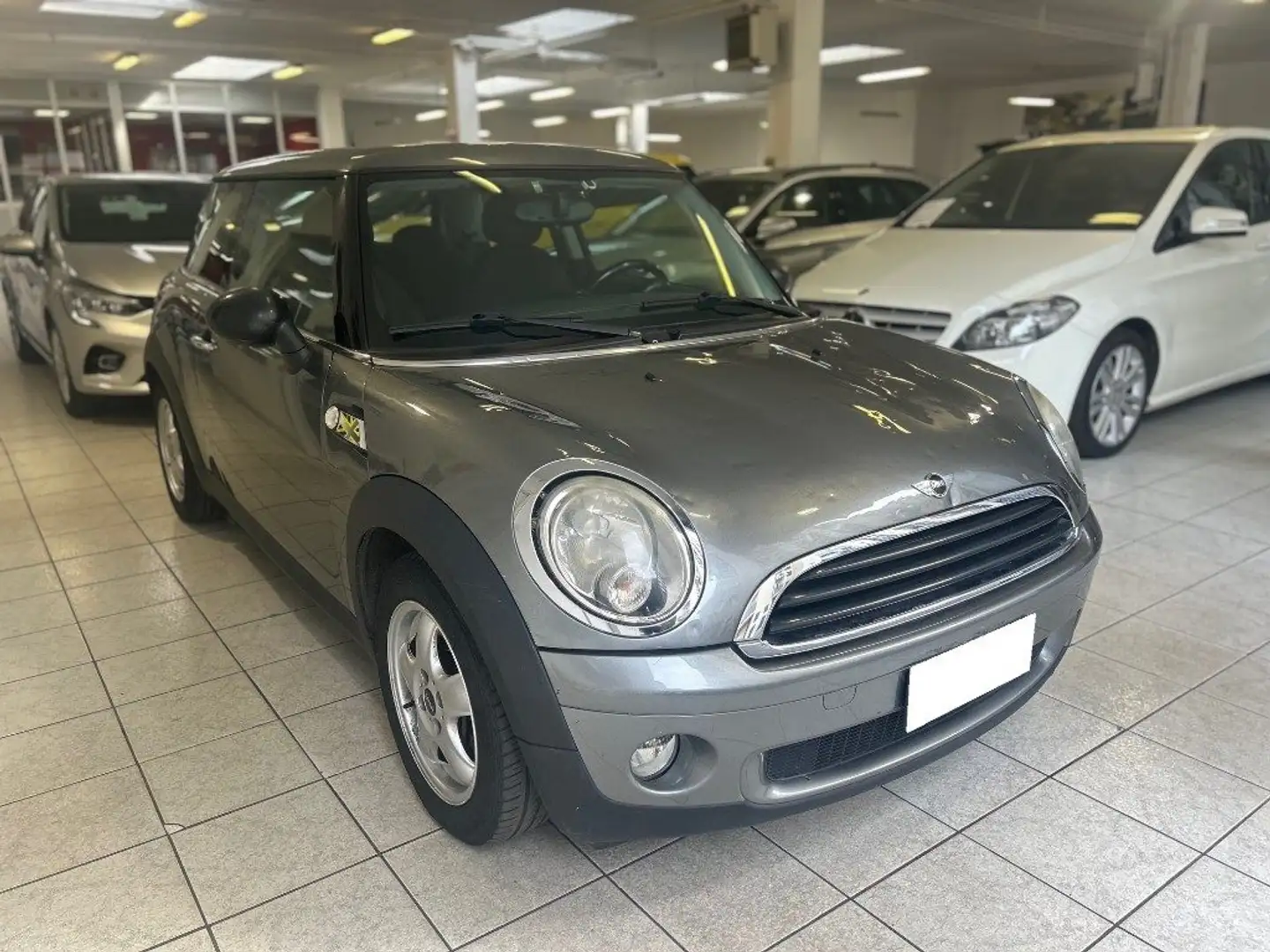 MINI One 1.4 16V One (55kW) Grau - 1