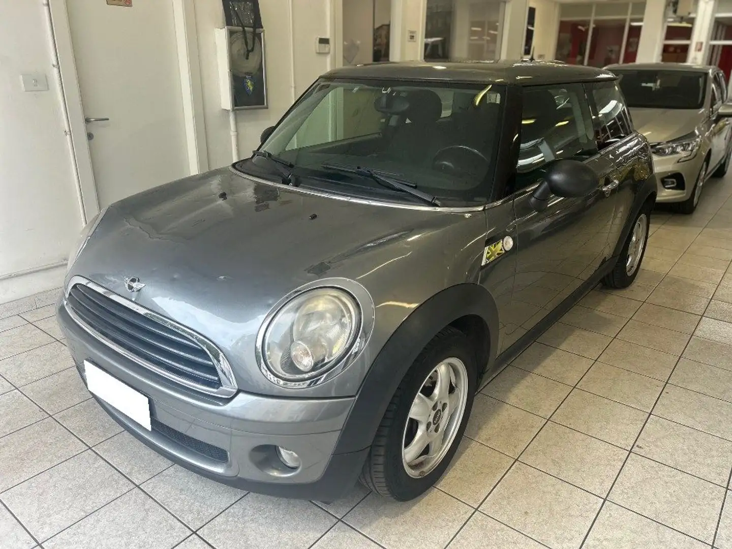 MINI One 1.4 16V One (55kW) Grau - 2
