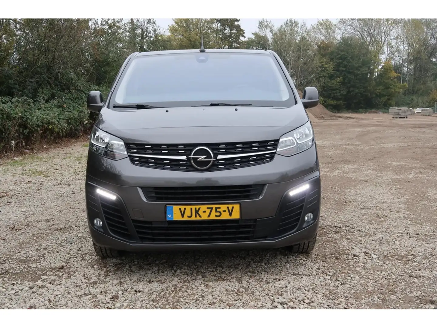 Opel Vivaro 2.0 CDTI L2H1 Innovation AUTOMAAT Grijs - 2
