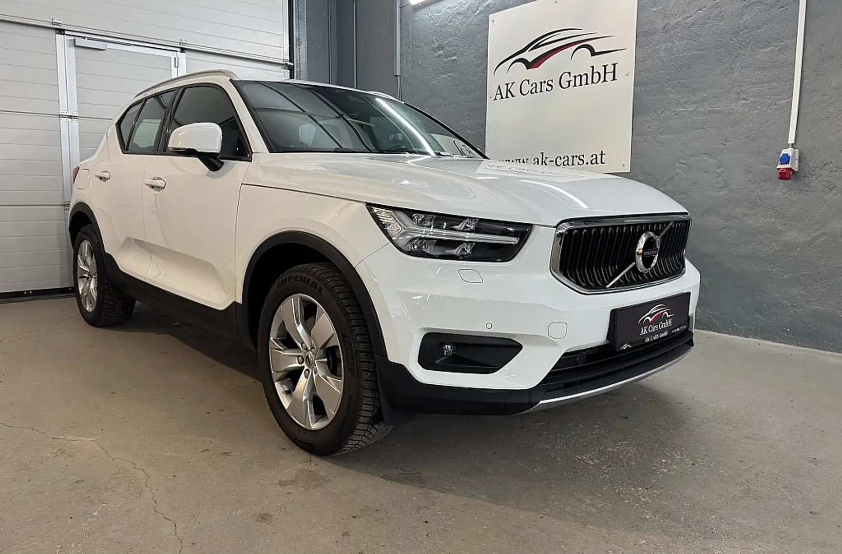 Volvo XC40 T4 Momentum Pro Geartronic*Kamera*Anhänger* Weiß - 1