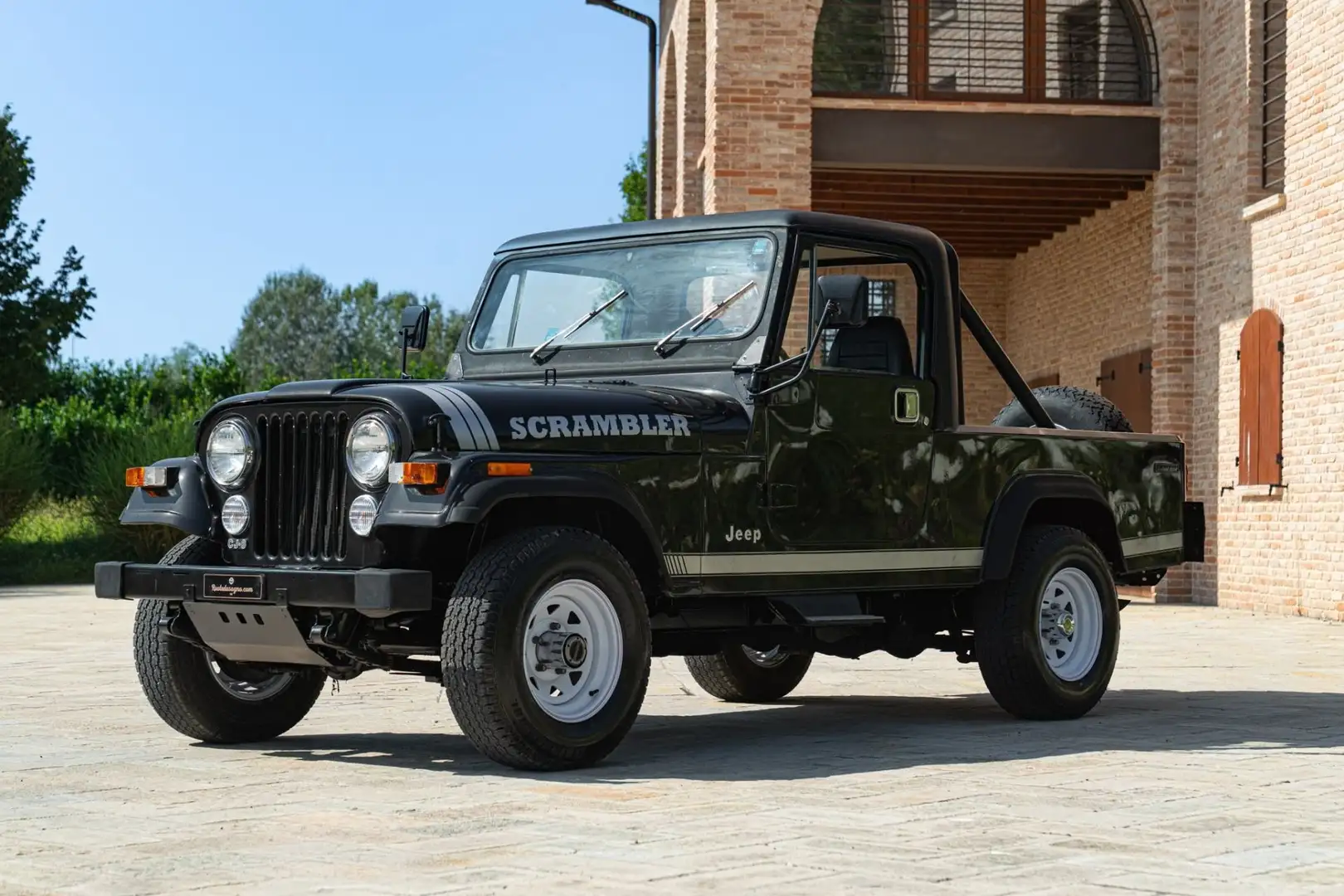 Jeep CJ-8 SCRAMBLER 4x4 Negru - 1