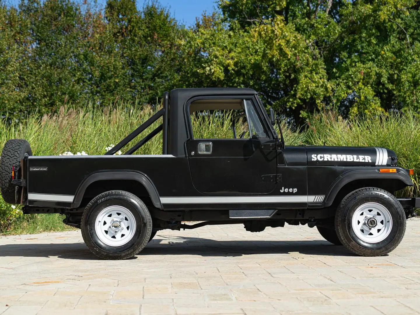 Jeep CJ-8 SCRAMBLER 4x4 Negru - 2