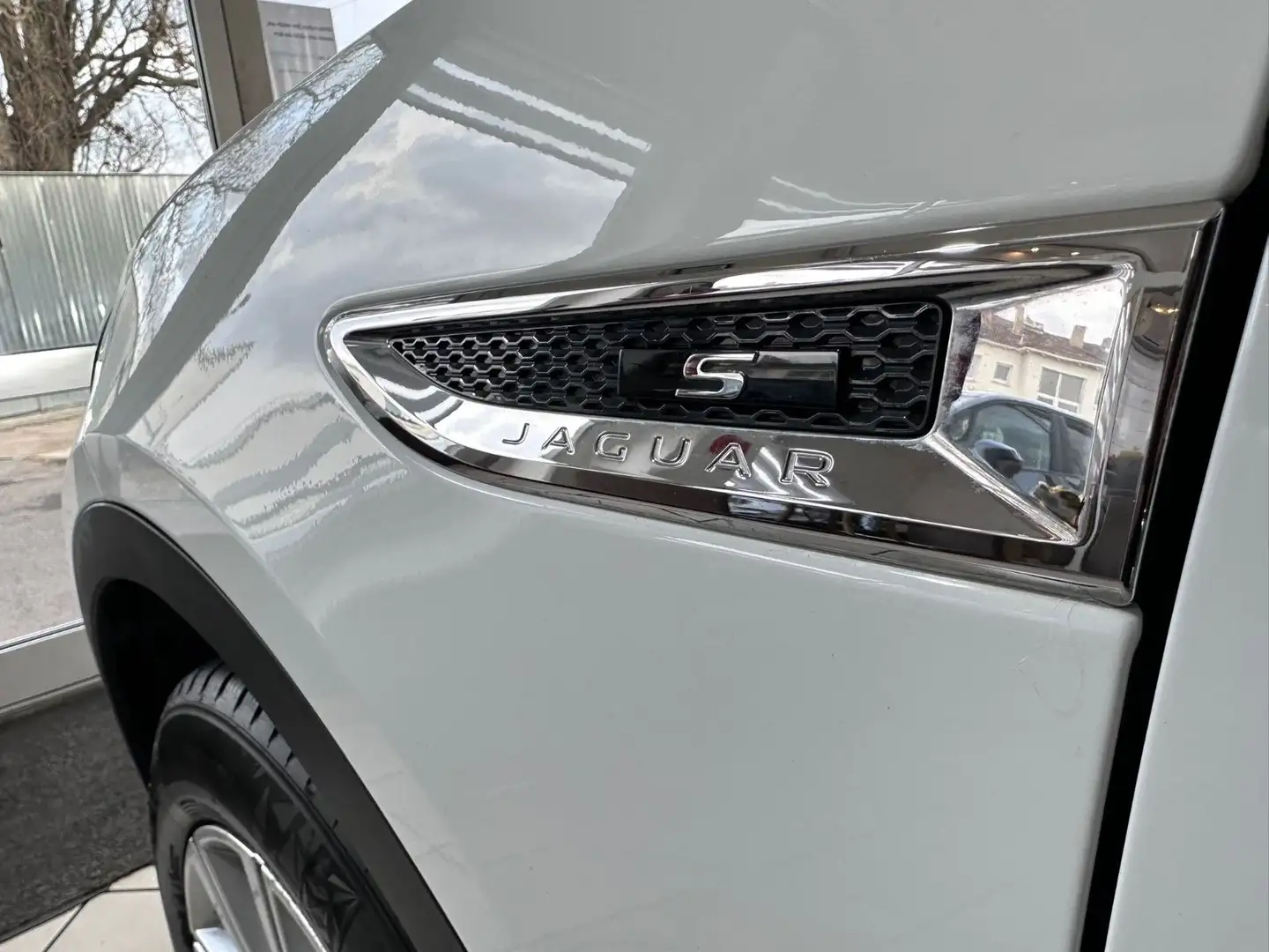 Jaguar E-Pace E-PACE Basis Auto Leder Nur 35000KM Blanc - 2