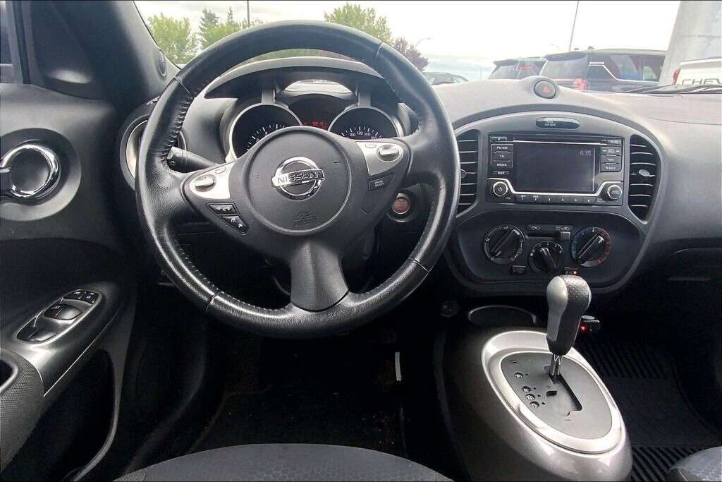 2016 Nissan Juke SV — снимка 1