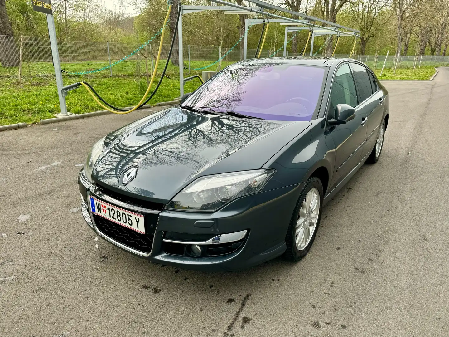 Renault Laguna Initiale 2,0 dCi 175 DPF Aut. Šedá - 1