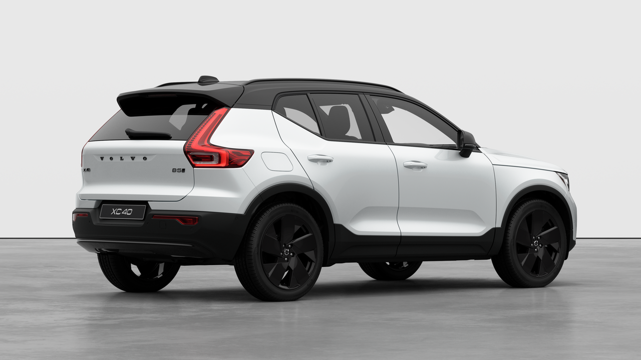 2026 Volvo XC40 Ultra Black Edition alt 4