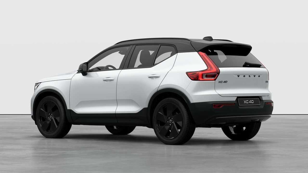 2026 Volvo XC40 Ultra Black Edition alt 2
