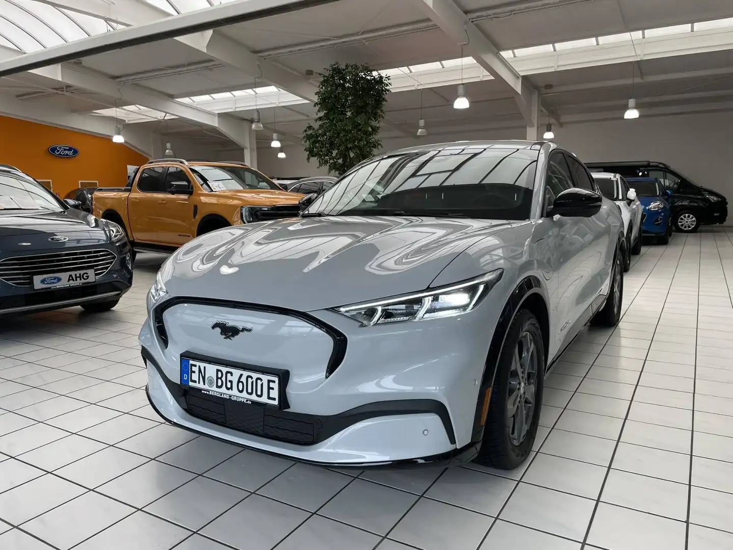 Ford Mustang Mach-E AWD *Technologie-Paket* Bianco - 1