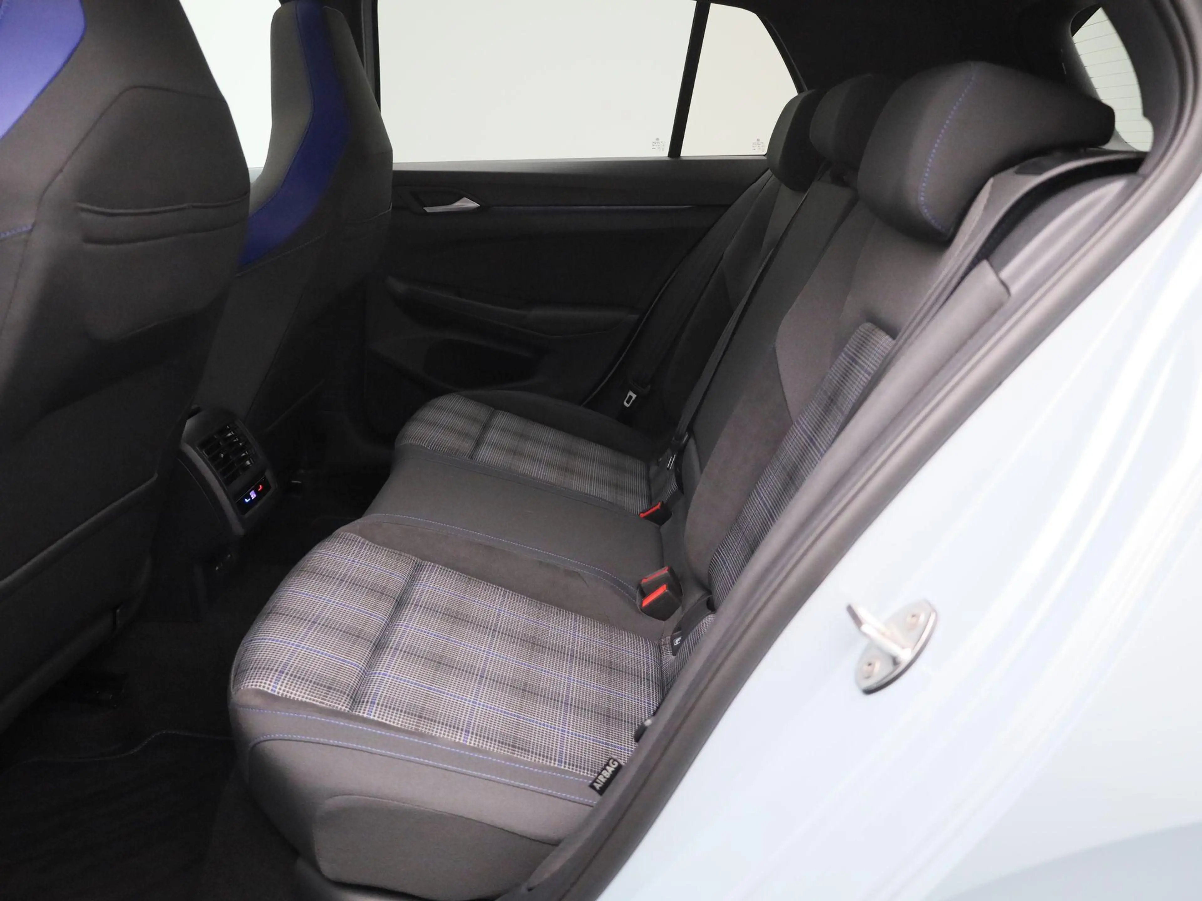 Volkswagen Golf GTE 1.5 eHybrid 272 PK | Panoramadak | Trekhaak | 18 I — photo 9