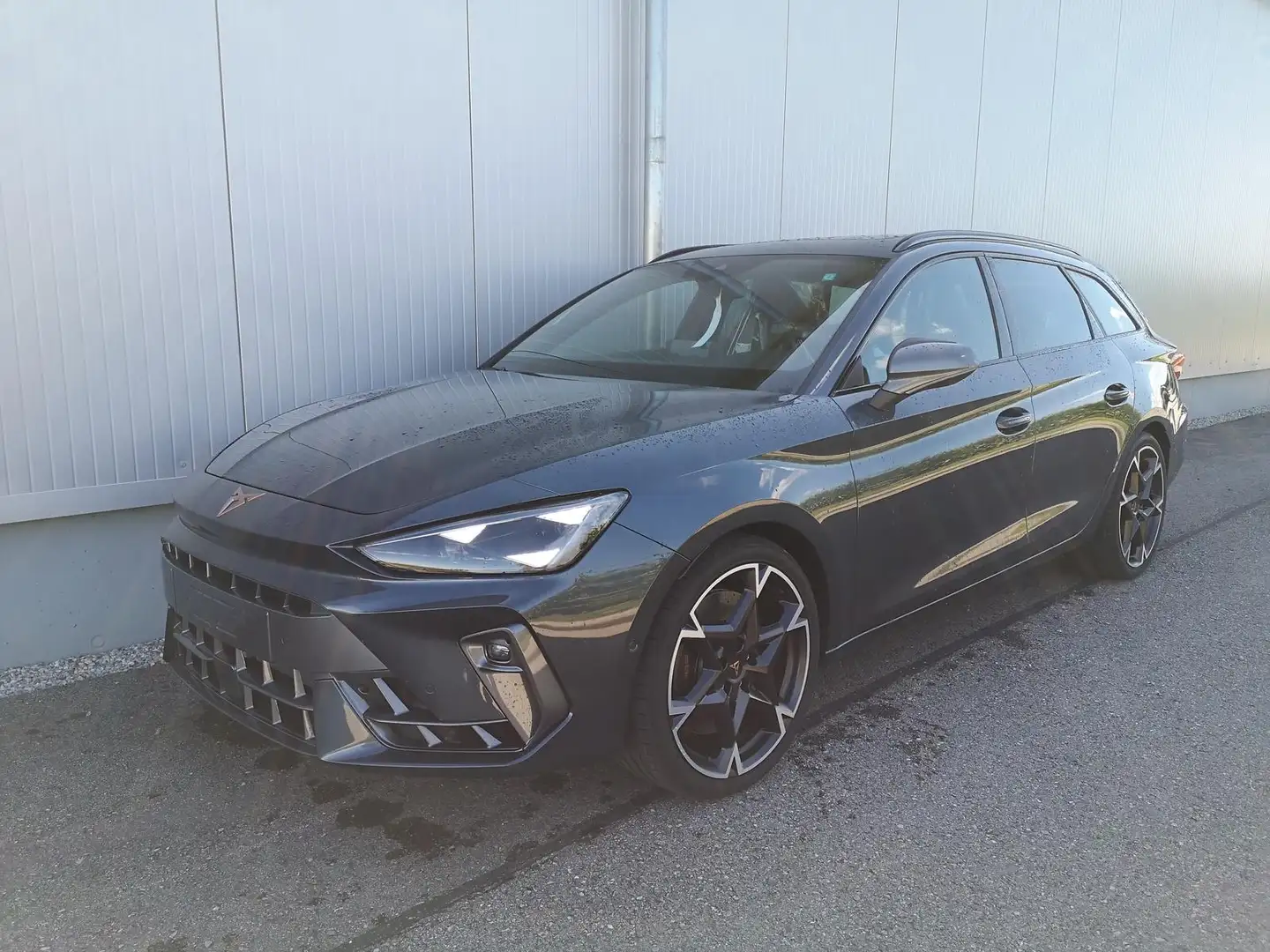 CUPRA Leon Kombi 2.0TSI DSG 4x4 AHK ABT GV5 Matrix el. Hk Pan Gris - 1