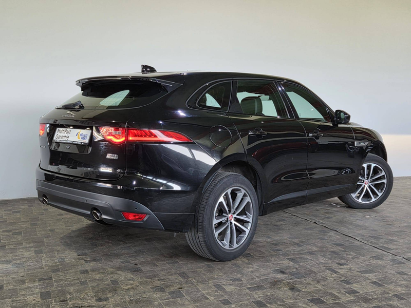 Jaguar F-Pace 2,0 T AWD, Pano, Meridian, Leder — photo 11