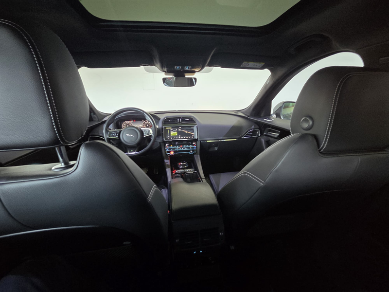 Jaguar F-Pace 2,0 T AWD, Pano, Meridian, Leder — photo 14