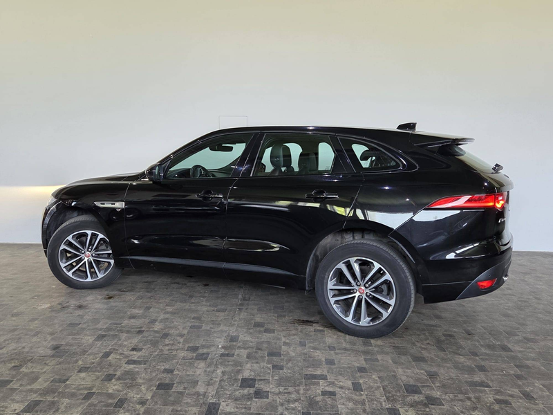 Jaguar F-Pace 2,0 T AWD, Pano, Meridian, Leder — photo 6