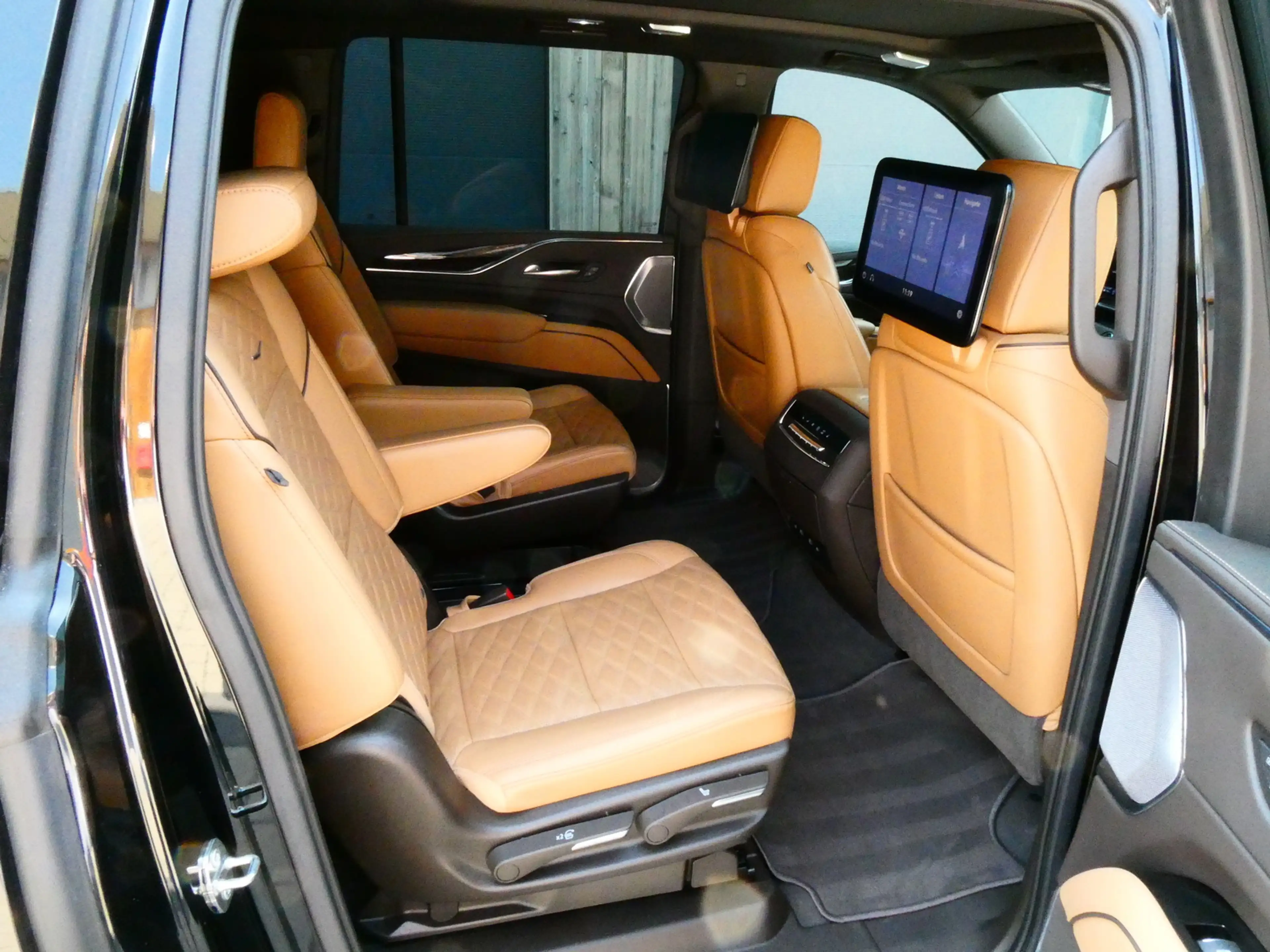 Cadillac Escalade 6.2 V8 LONG VOLL PANO+7SI+ENTERT — photo 15