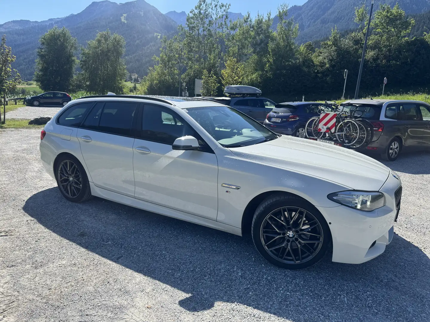BMW 530 530d xDrive Touring Aut. Weiß - 1