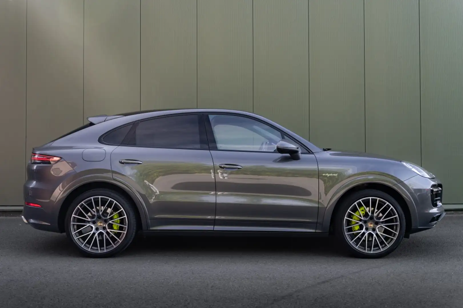 Porsche Cayenne Coupé 3.0 E-Hybrid Platinum Editie BTW voertuig Gris - 2