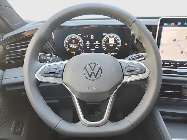 Volkswagen Tiguan view 12
