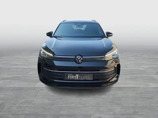 Volkswagen Tiguan view 2