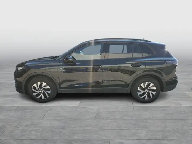 Volkswagen Tiguan view 3