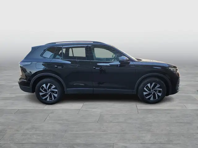 Volkswagen Tiguan view 6