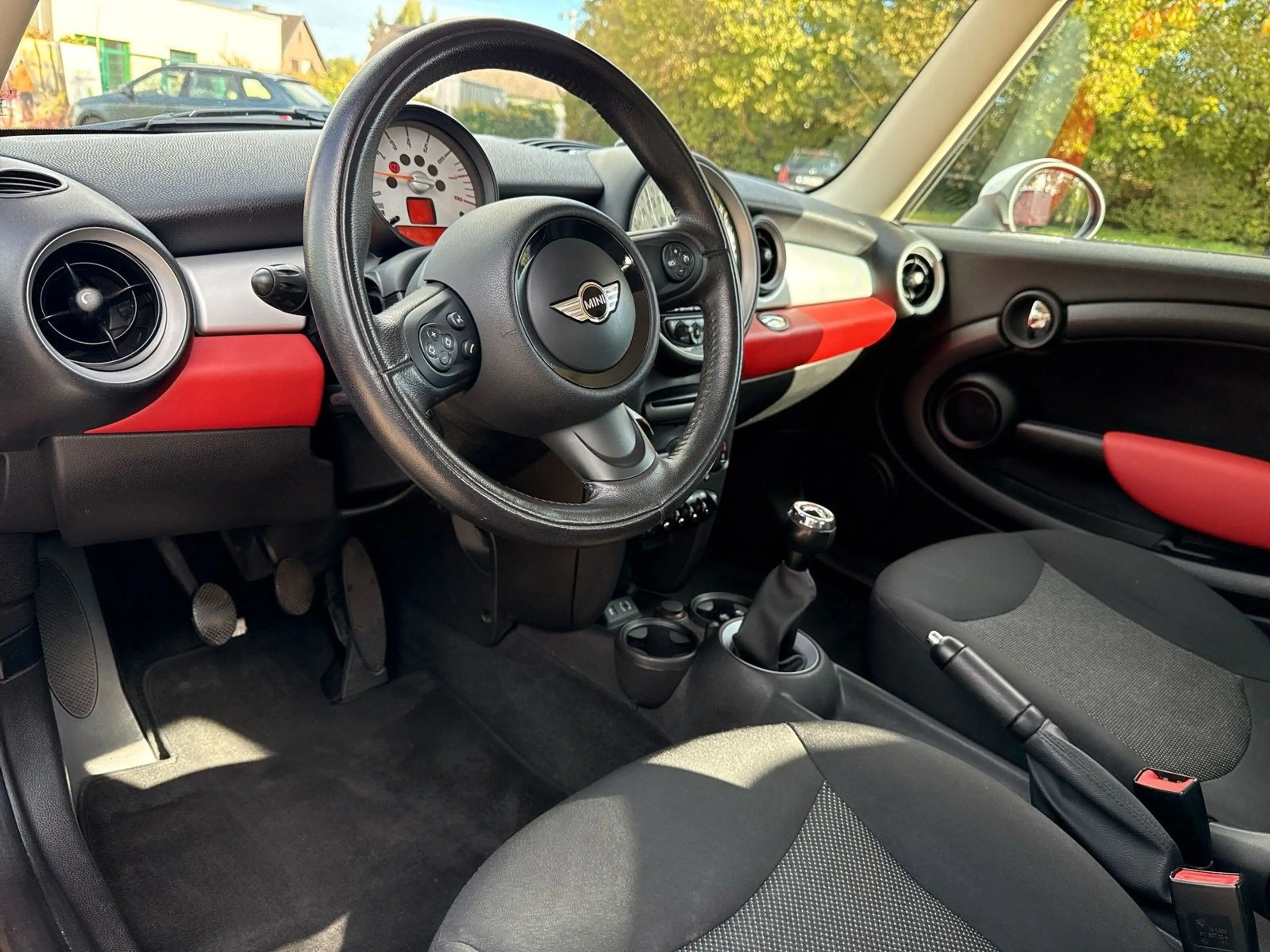MINI Cooper 1.6*PDC*Sitzheizung*Allwetter*Garantie*USB* — photo 6