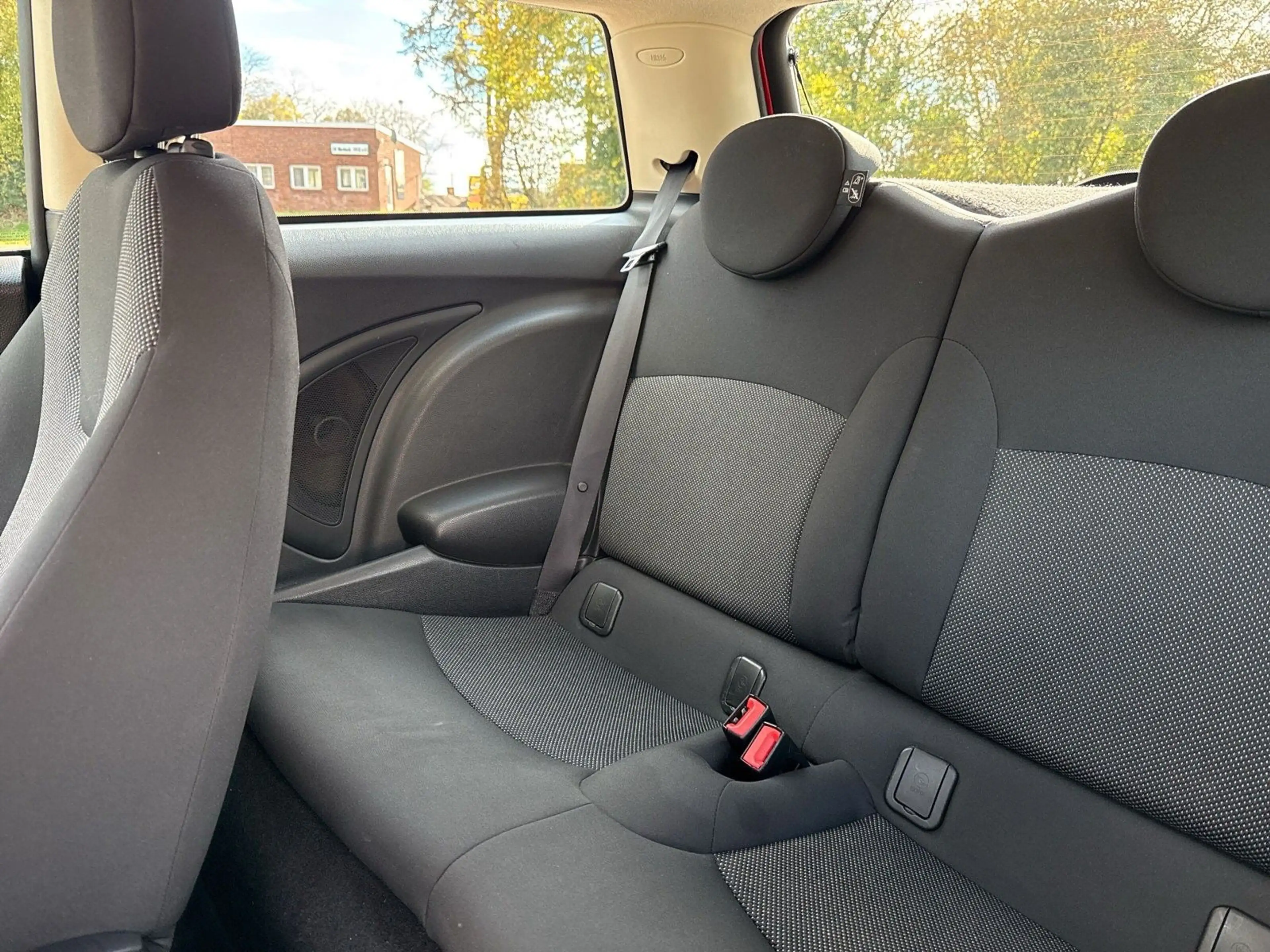 MINI Cooper 1.6*PDC*Sitzheizung*Allwetter*Garantie*USB* — photo 9