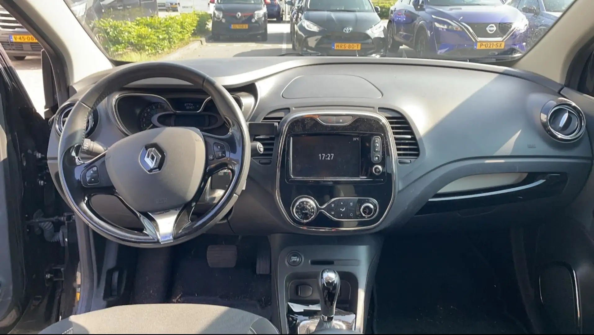 Renault Captur 1.2 TCe Dynamique / Navigatie / Parkeerhulp achter Zwart - 2