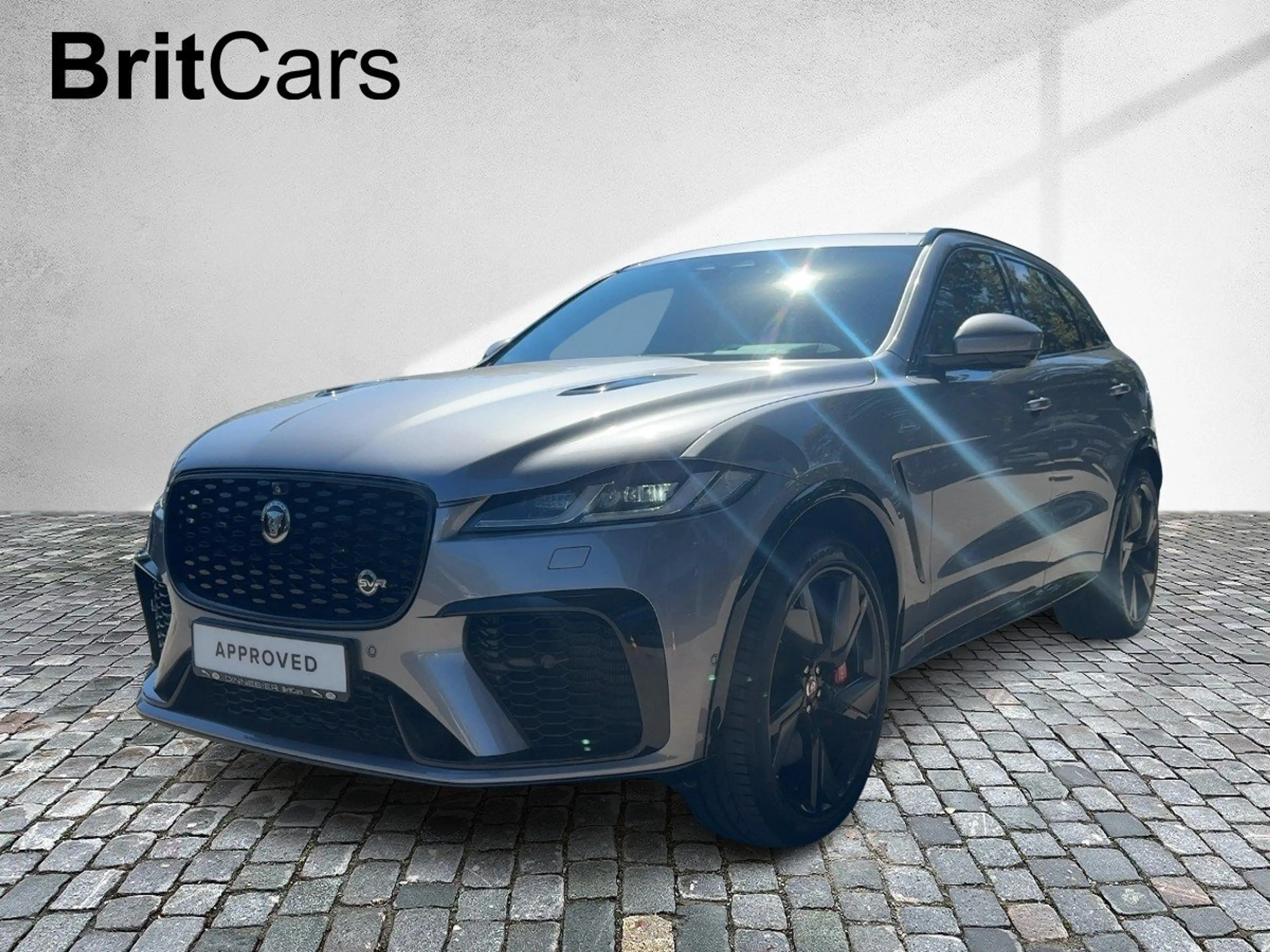 Jaguar F-Pace / P550 SVR 360-CAM ACC CAM LED NAVI PANO — photo 2
