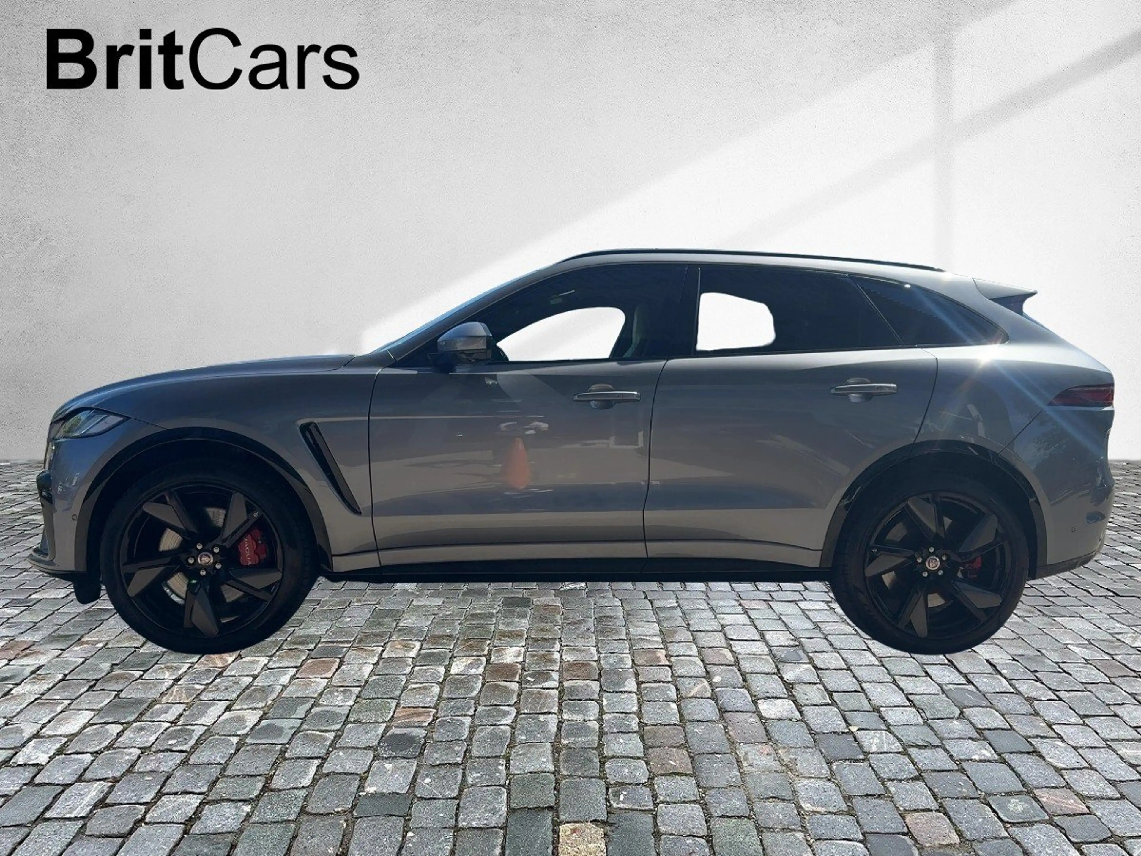 Jaguar F-Pace / P550 SVR 360-CAM ACC CAM LED NAVI PANO — photo 3