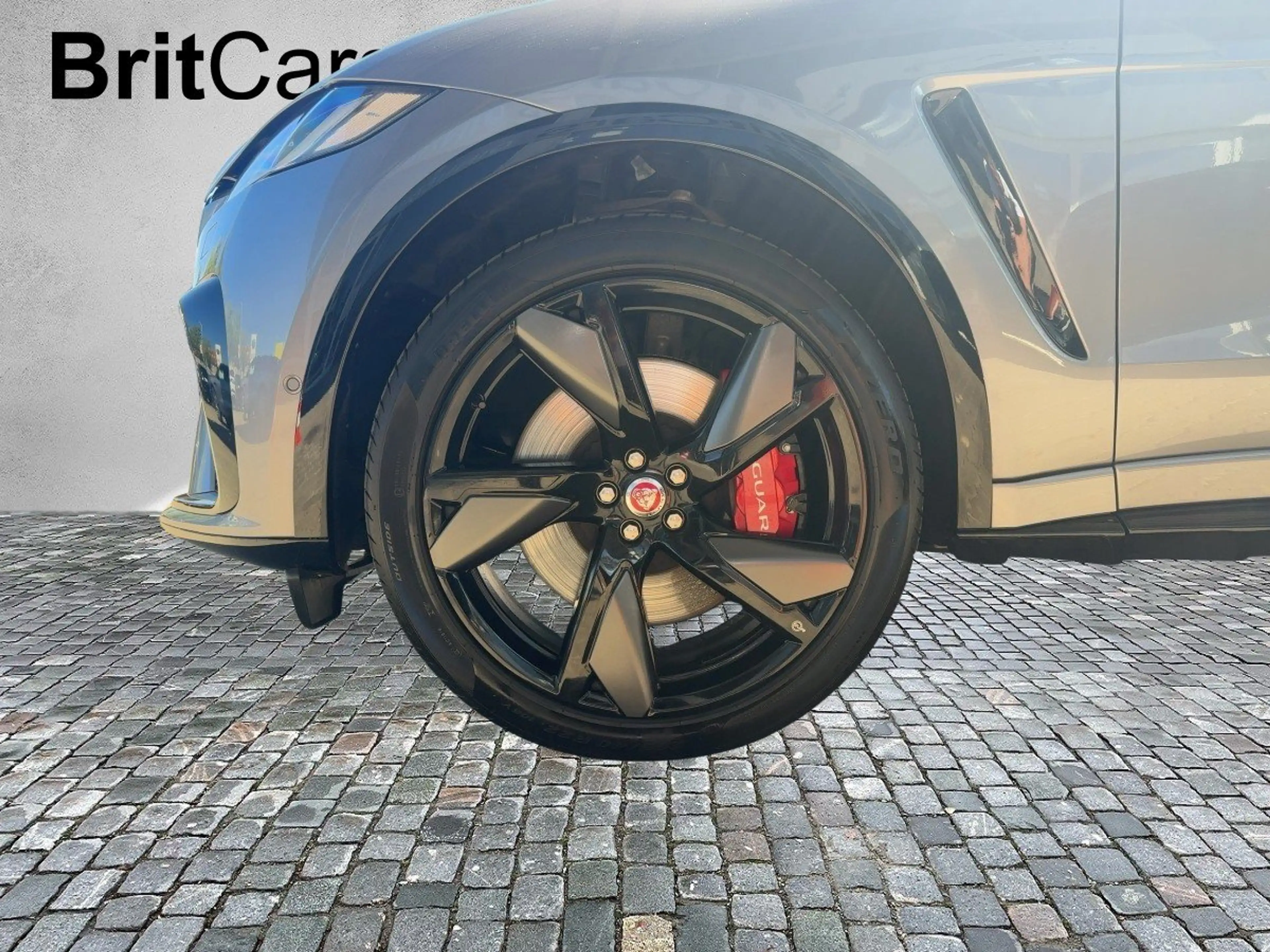 Jaguar F-Pace / P550 SVR 360-CAM ACC CAM LED NAVI PANO — photo 14