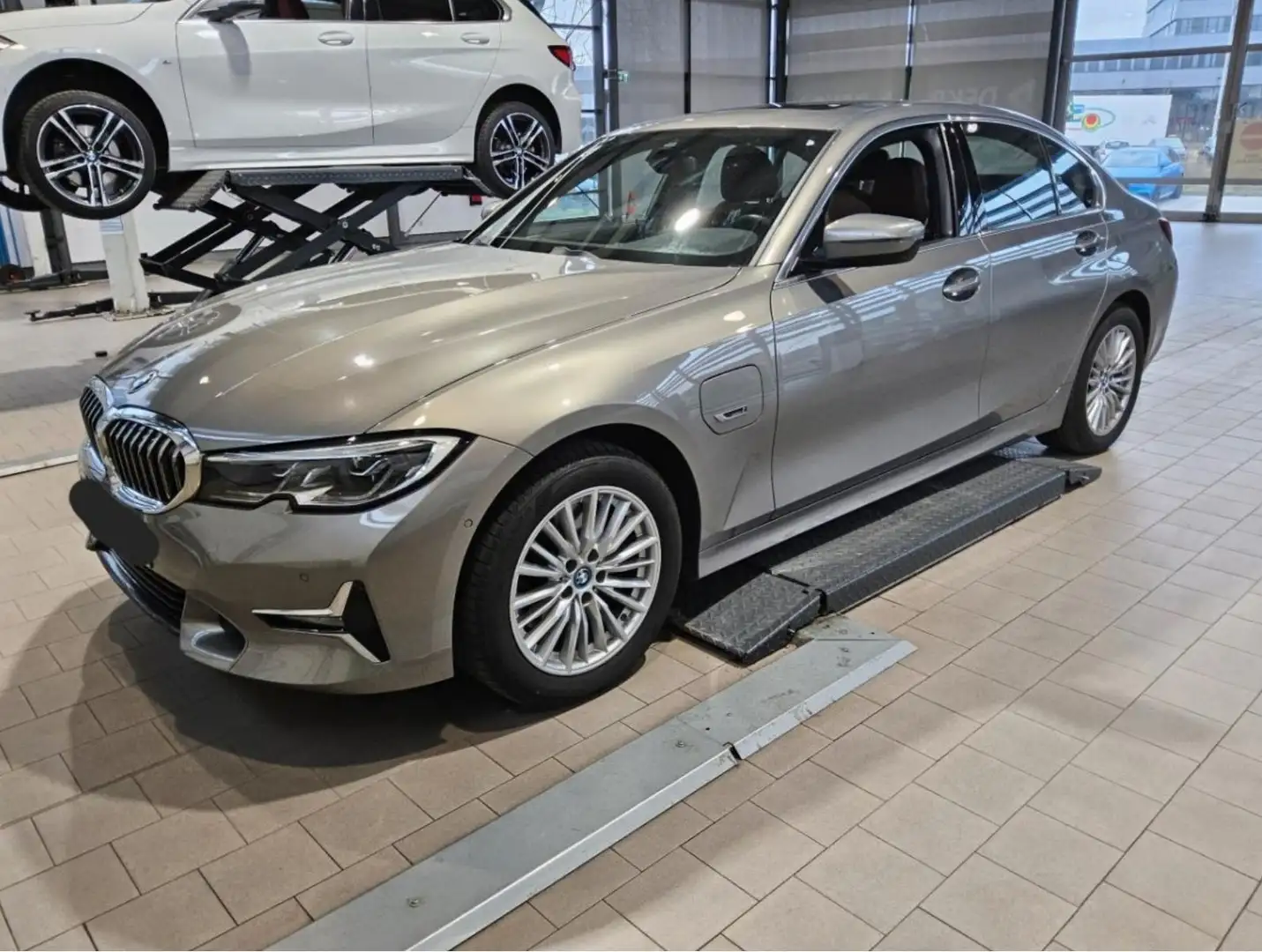 BMW 320 e Individual eGSD*Laser*HiFi*Merino*HUD*360° Grau - 1