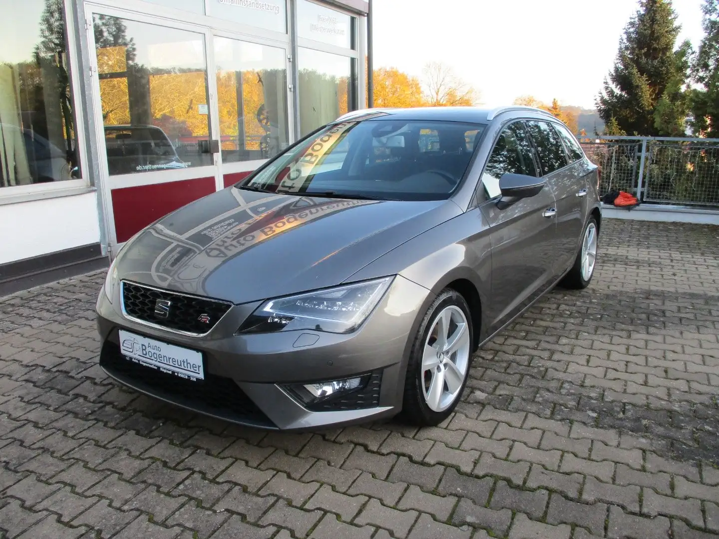 SEAT Leon ST FR+Navi+LED Grijs - 1