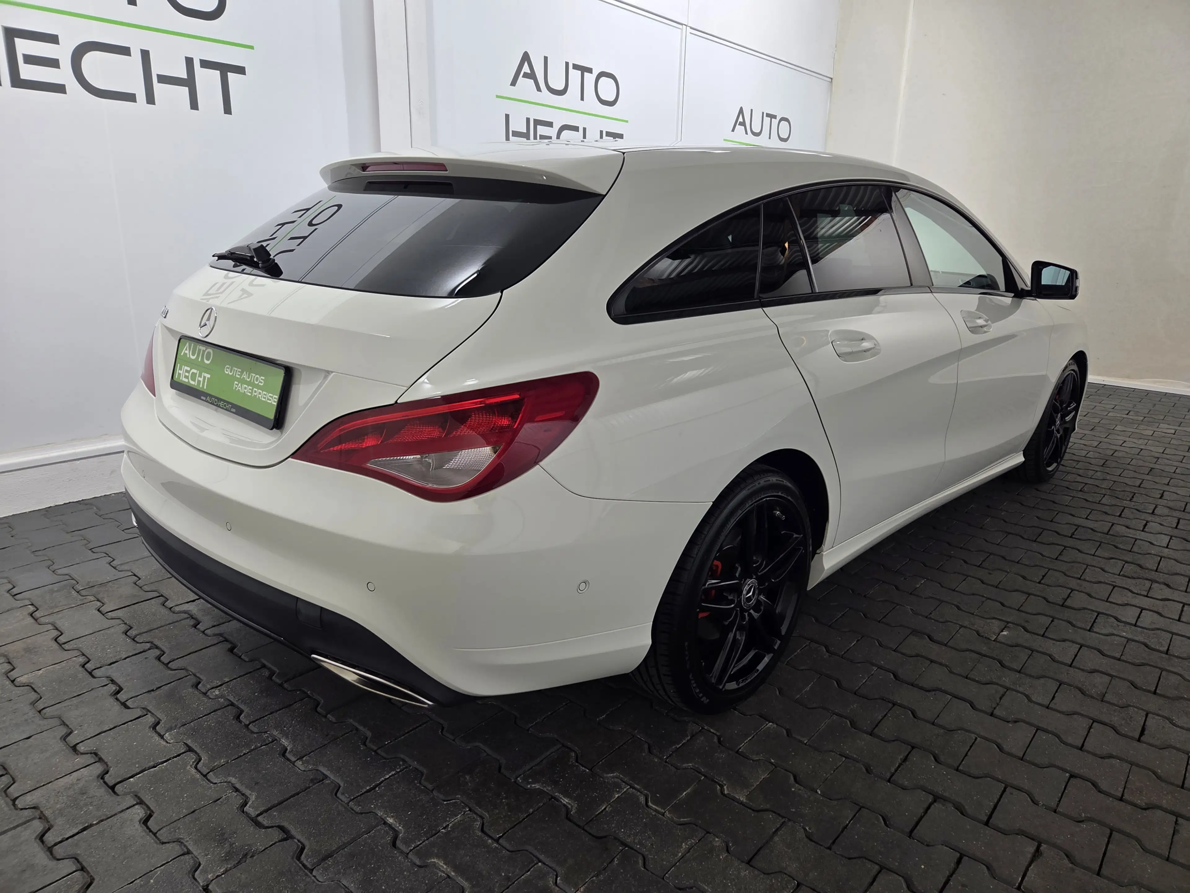 Mercedes-Benz CLA 200 7G-DCT Urban, Panorama, Kamera — photo 3