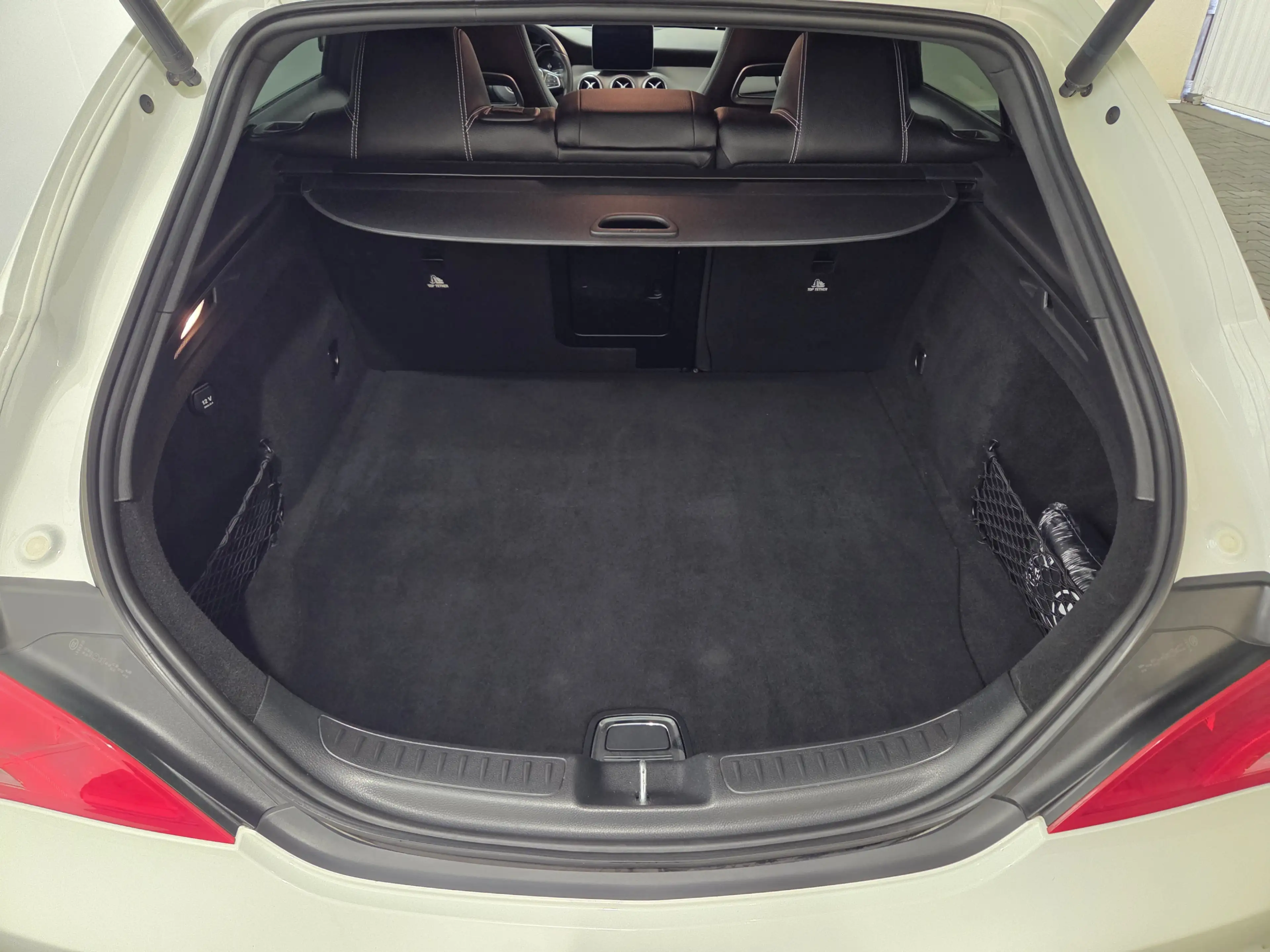 Mercedes-Benz CLA 200 7G-DCT Urban, Panorama, Kamera — photo 12