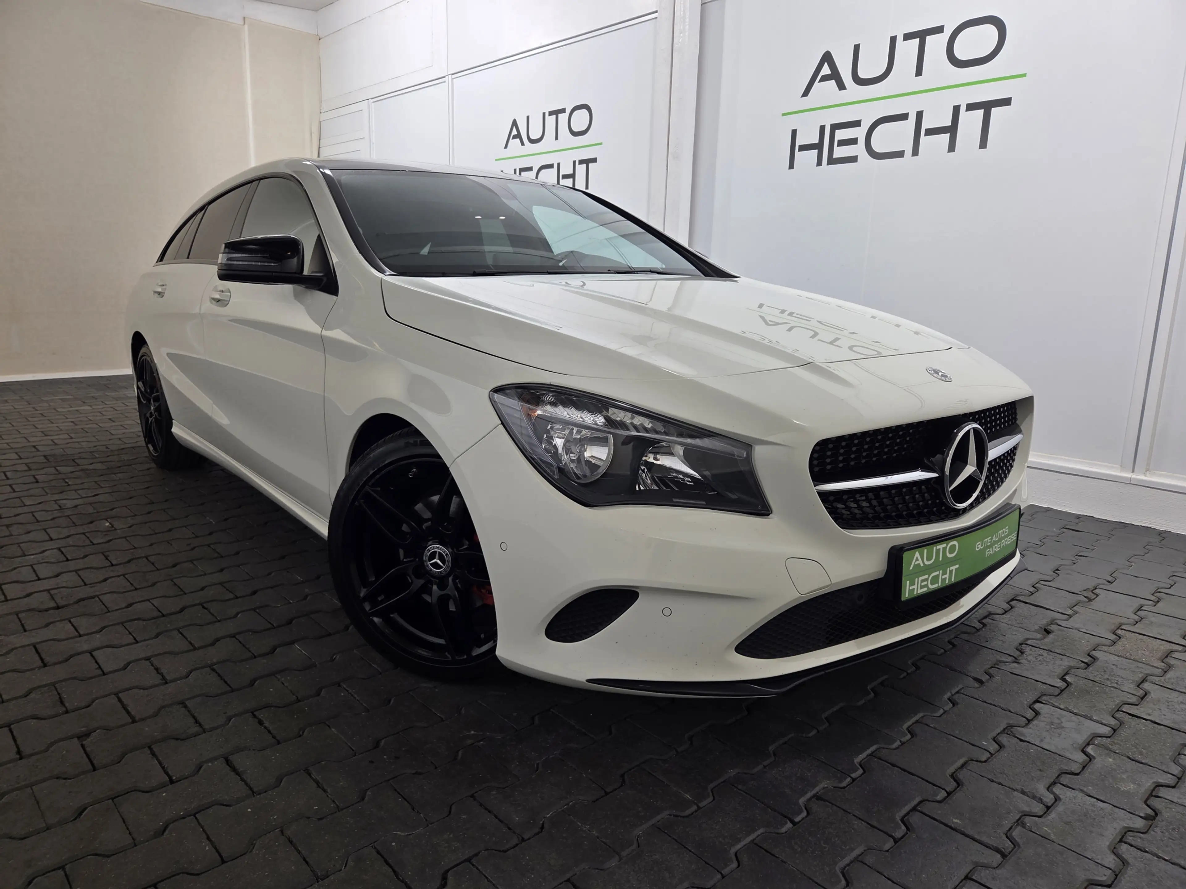 Mercedes-Benz CLA 200 7G-DCT Urban, Panorama, Kamera — photo 4