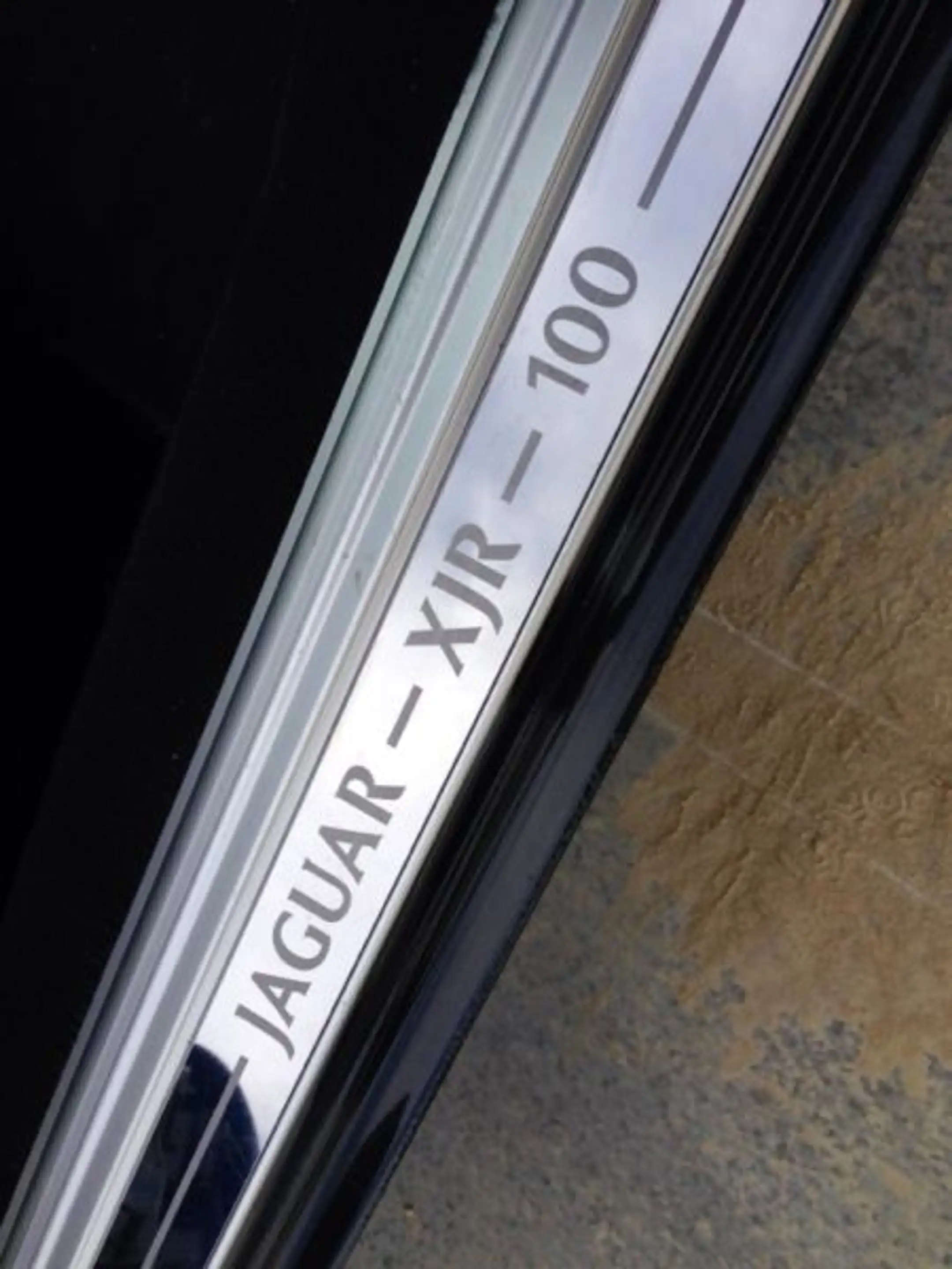 Jaguar XJR 100 — photo 6