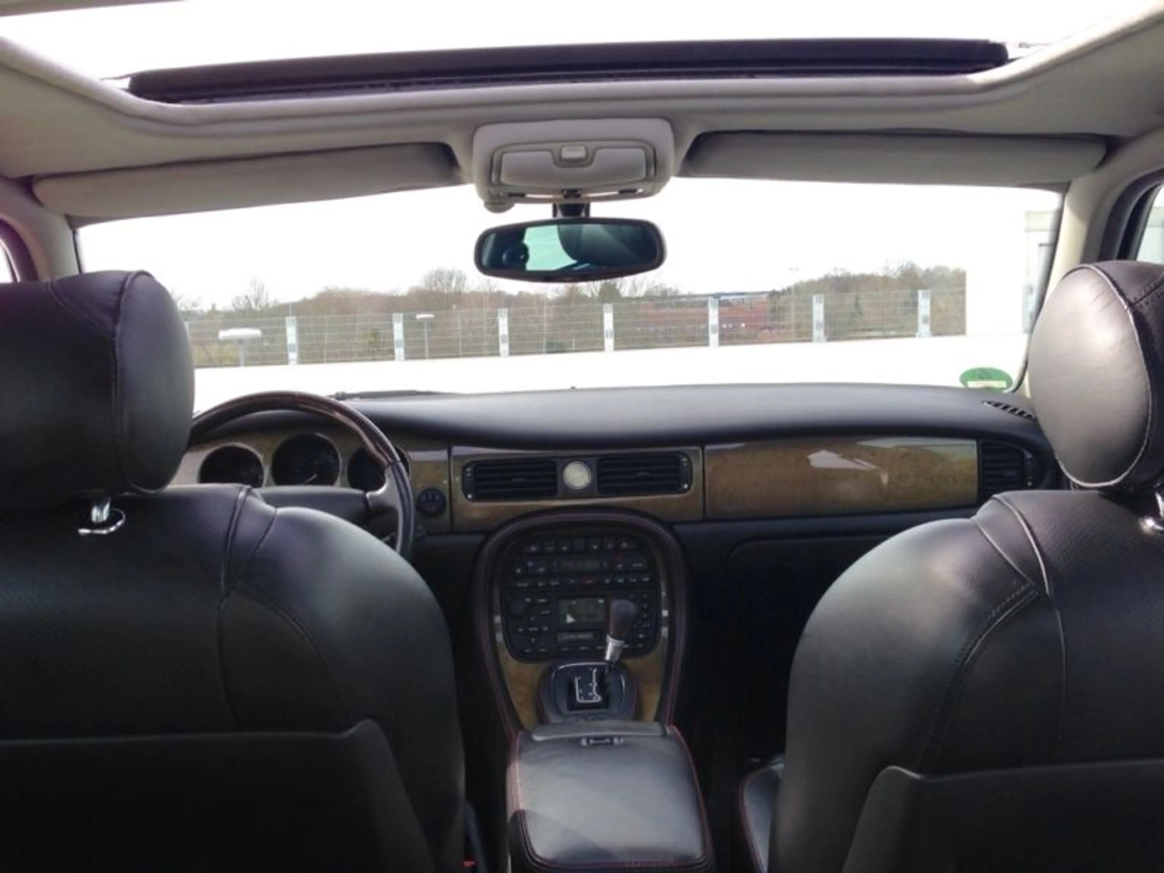 Jaguar XJR 100 — photo 8
