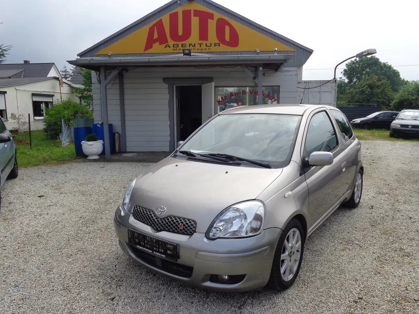 Toyota Yaris 1.3 Edition S Bronze - 1