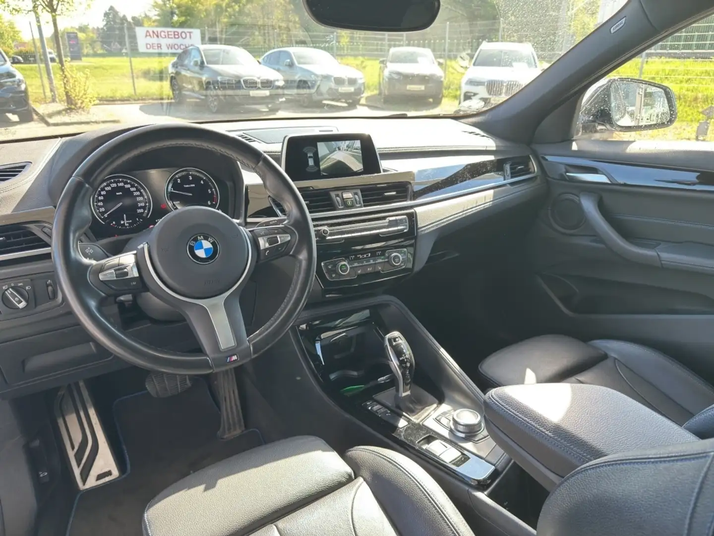 BMW X2 sDrive18d M Sport Panoramadach 19 AHK Hifi Wit - 2