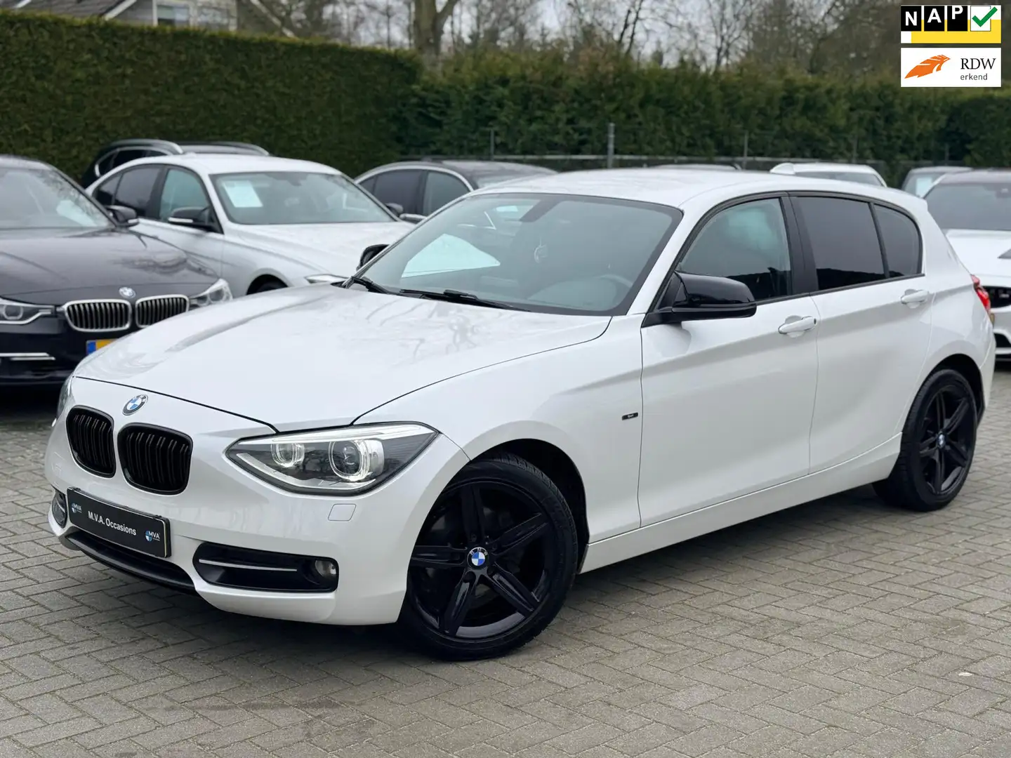 BMW 114 1-serie 114i Upgrade Edition Sport|Nieuwe Ketting Blanc - 1