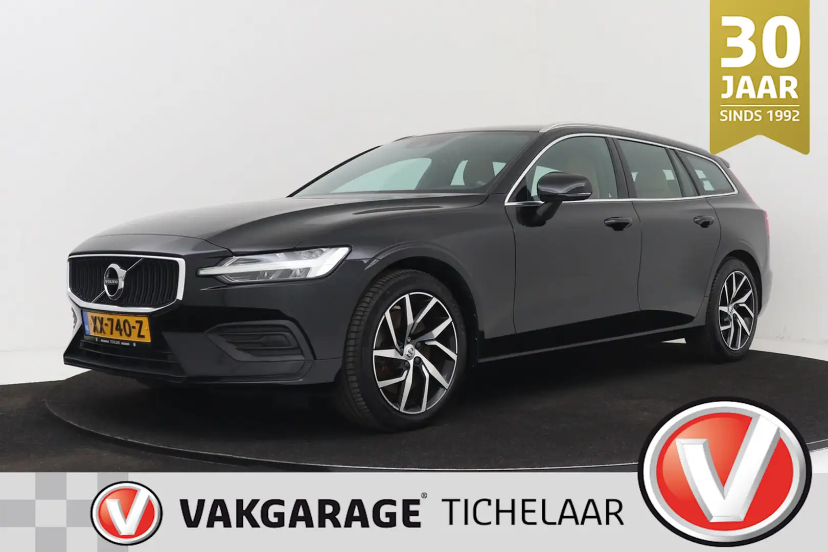 Volvo V60 2.0 T5 Momentum | Leer | Dealer Ond. | Org NL | Sp Zwart - 1
