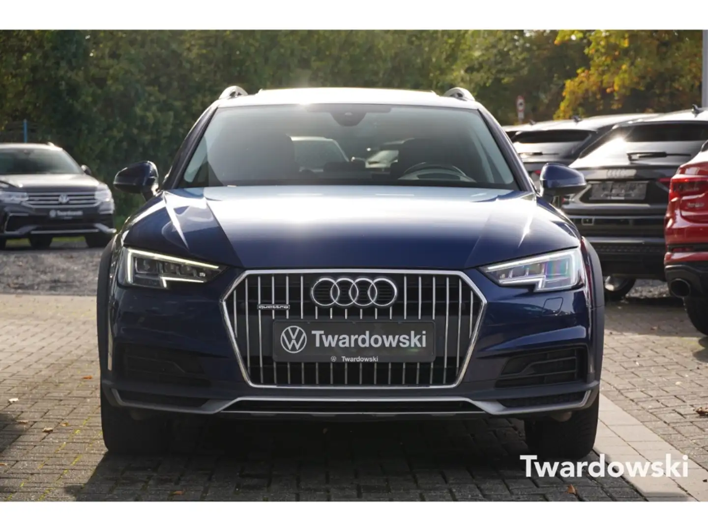 Audi A4 allroad Matrix Pano AHK HUD DAB Tempomat Blau - 2