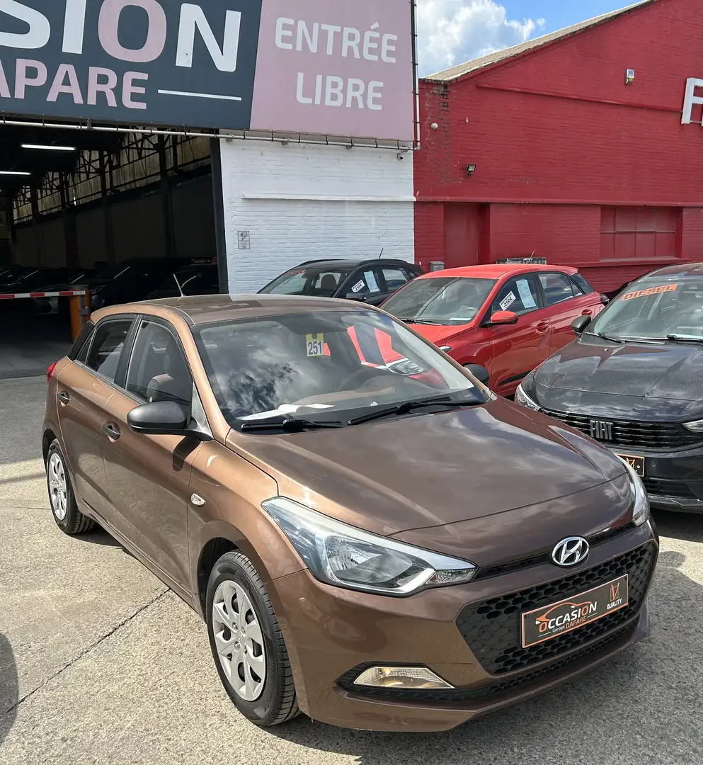 Hyundai i20 1.2i 75CV - TRES BON ETAT - CARNET - Garantie 1 an Brun - 2